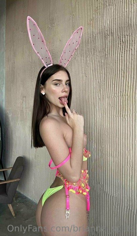 brianna splits hot model photo