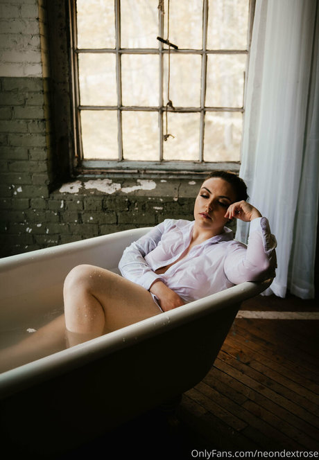 neondextrose porn actress gallery