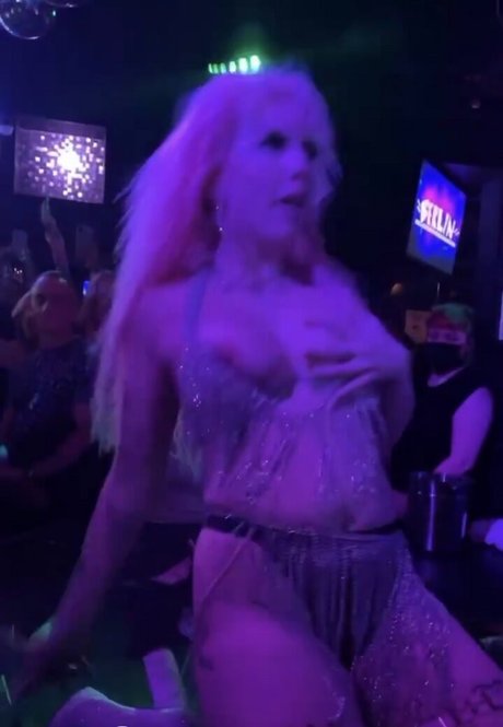 Chrissy Chlapecka art star img