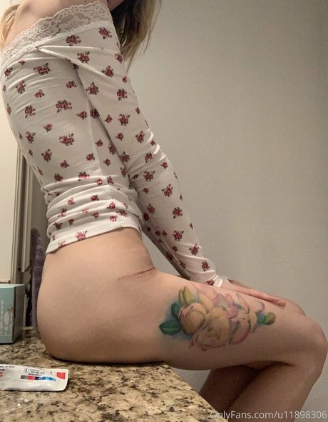 jasminecx model art pic