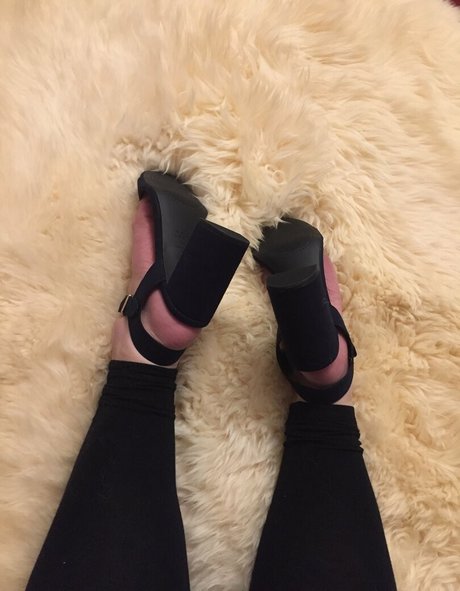 chrissys feet top actress pics