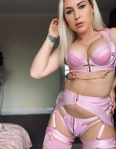 Jenny James pretty actress pic