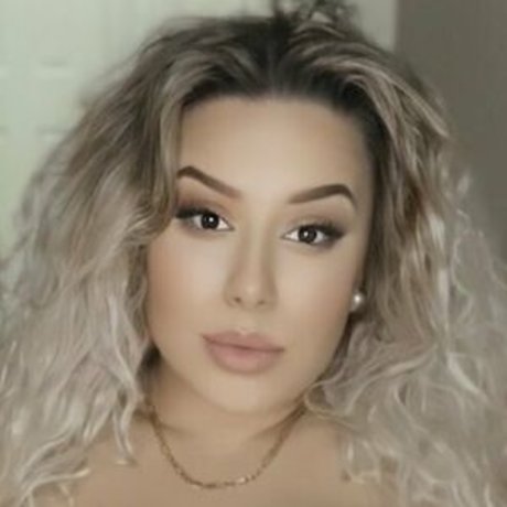 Blondiemami erotic model img