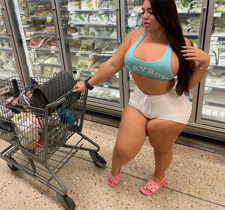 Victorya Addad pretty actress photo