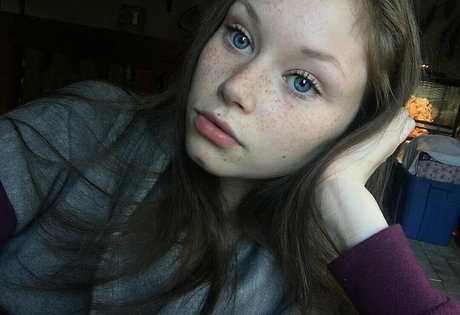 Lily Ana Alexander star erotic images