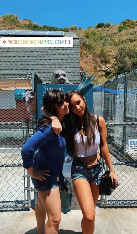 X a n t h e model nice gallery