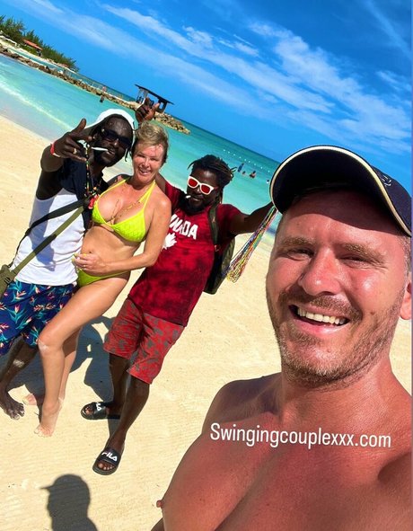 Swingingcouple star porn pictures