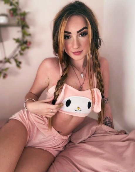 aprilopal hot actress img