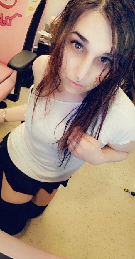 emilyroseiv erotic model pic