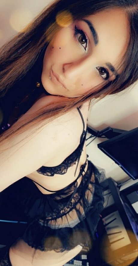 emilyroseiv model best pic