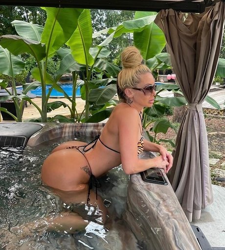 Sarah Oliver star beautiful pics