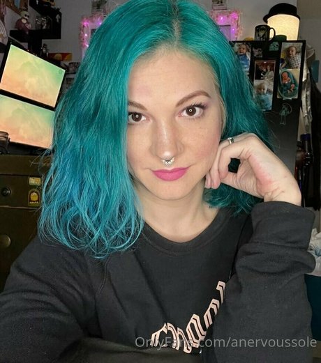 anervoussole actress photo