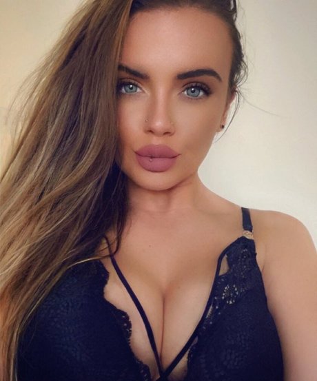 fingering squirt onlyfans naked pictures