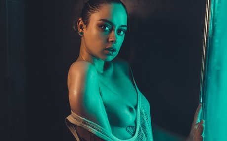 Aesalya top star galleries