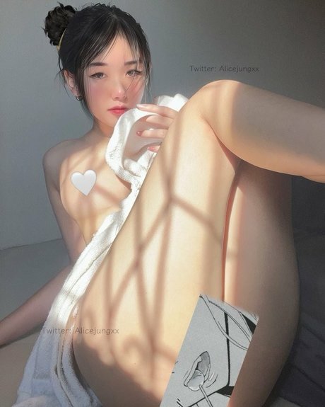 Alicejung model adult pic