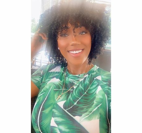 Sophie Likosky model top img