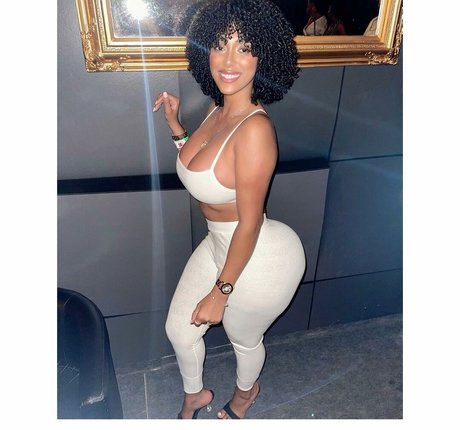 Sophie Likosky sexy model photo