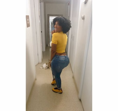 Sophie Likosky naked actress picture