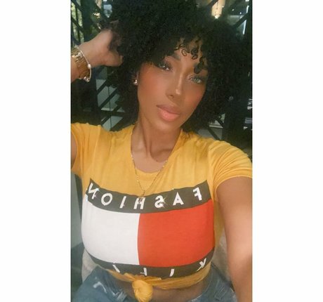 Sophie Likosky pornstar erotic img