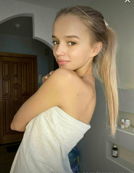 promosara top pornstar img