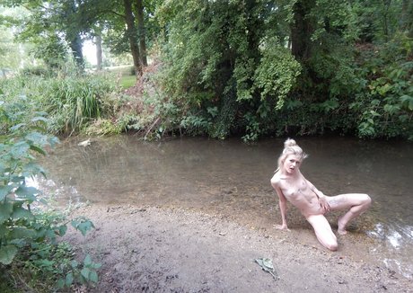 Beth Randell exclusive model pics