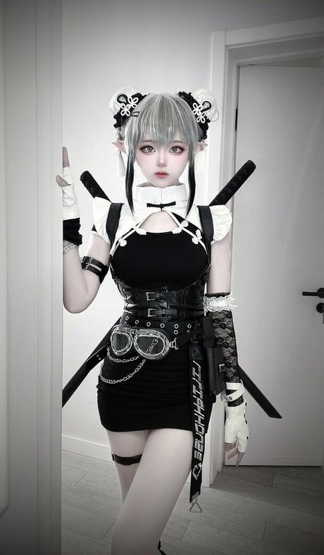 SeeU Cosplay star beautiful photos