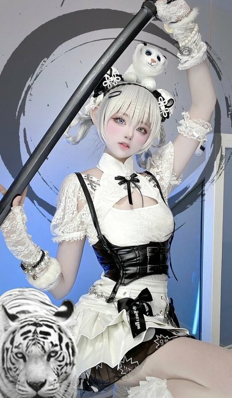 SeeU Cosplay nice model gallery