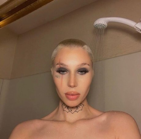 Malory Malibu model sexy gallery