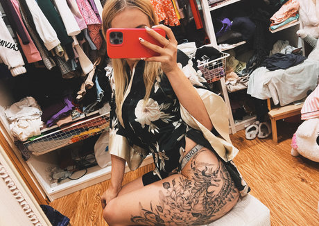 Modestal pretty pornstar picture