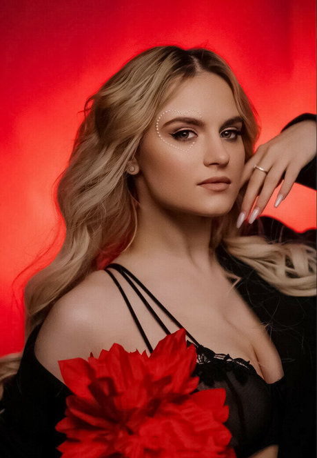 Modestal nudes star photo