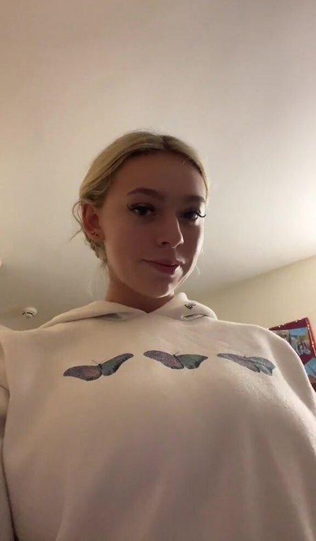 Isabella B xxx pornstar pics