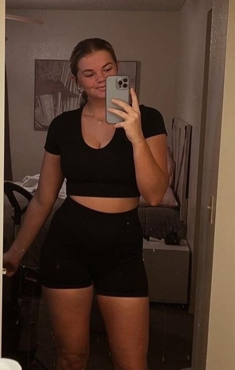 Sara K pornstar hd image