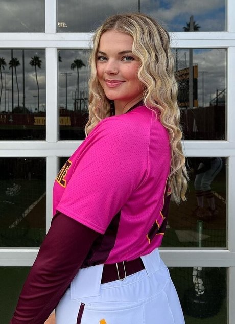 Sara K pornstar high quality pic