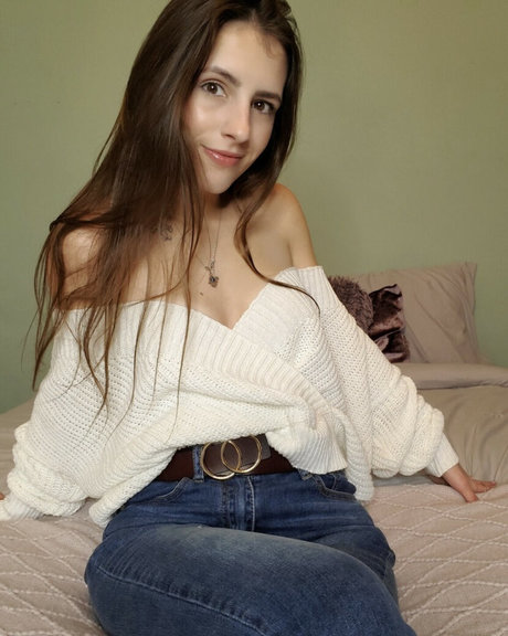 TwoPrettyFeet model nice photo