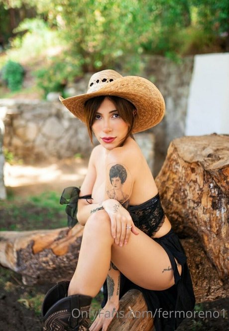 Fermoreno model adult photos