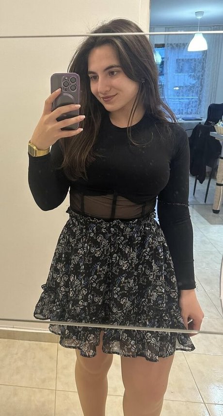 Peachellina art model pic