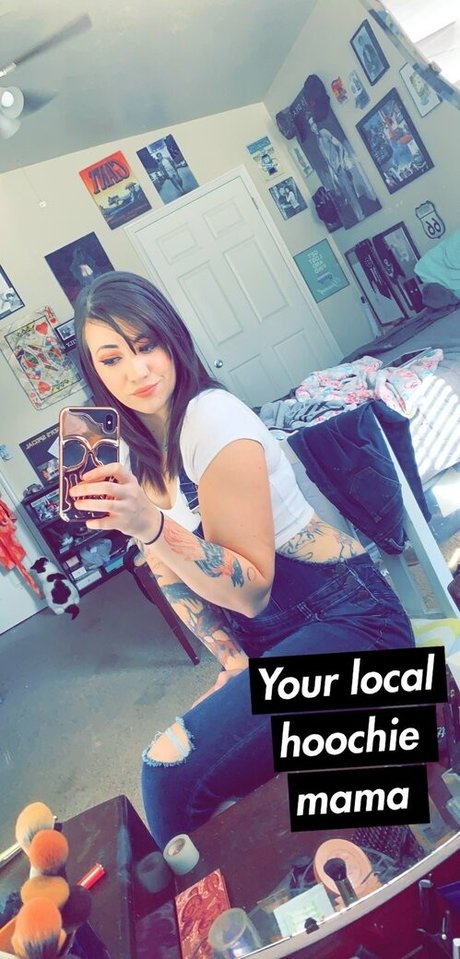 Kiki Kitsune model nice photos