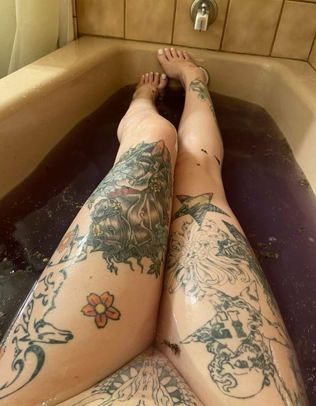 Kiki Kitsune model beautiful photos