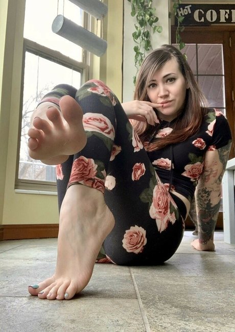 Kiki Kitsune pornstar adult pics