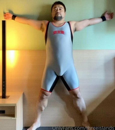 threeislands model pretty gallery