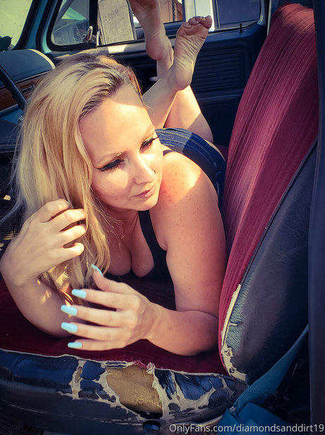 diamondsanddirt19 pornstar sexy pictures