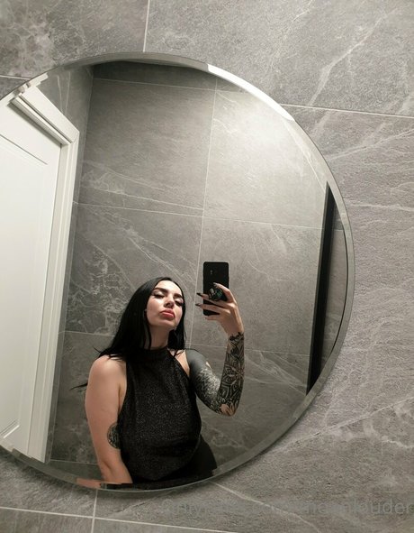 moanlouder star high quality picture