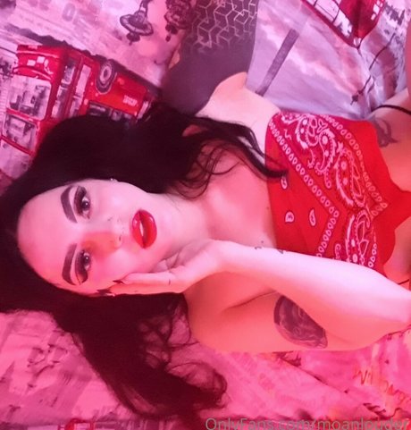 moanlouder model porn photos