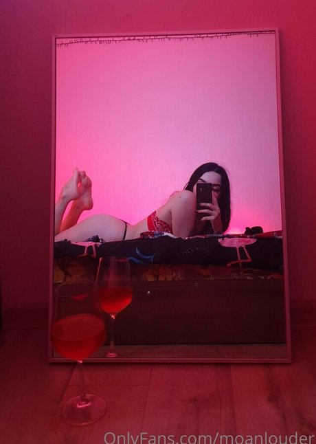 moanlouder art actress galleries