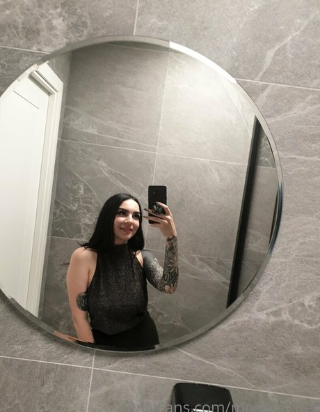 moanlouder star nudes galleries