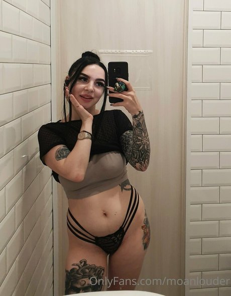 moanlouder model sex photo