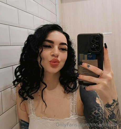 moanlouder pornstar pretty photos