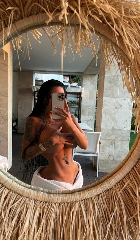 enisesudeofficial adult model galleries