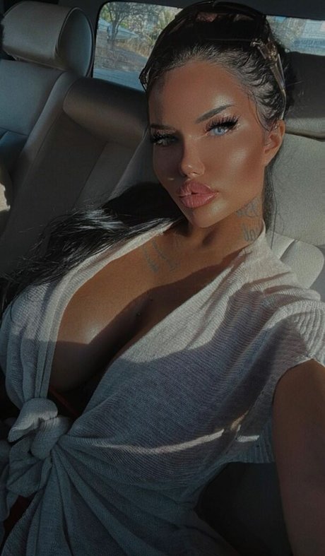 enisesudeofficial art model pictures