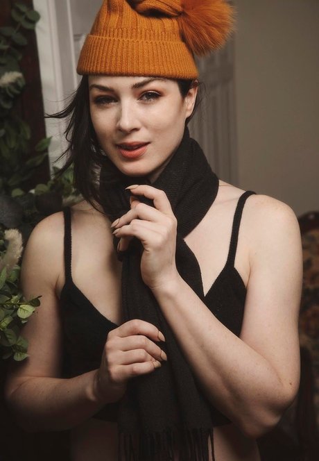 Jessica Stoyadinovich exclusive actress img